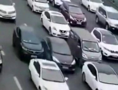 Δείτε τι έπαθε ένας οδηγός επειδή δεν τον άφησε να κάνει προσπέραση! (βίντεο)